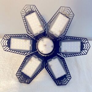 6 Panel Adjustable LED Screw In Light Fixture